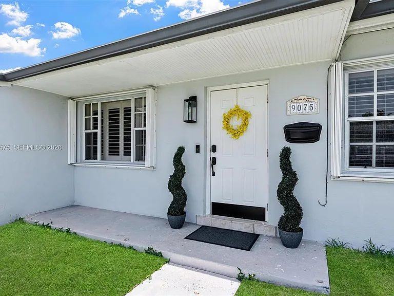 9075 SW 48th Ter — Photo 3