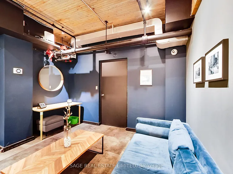781 King St W #508 — Photo 32