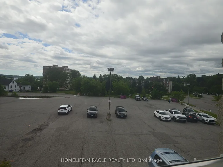 64 Holland St W #1 — Photo 20