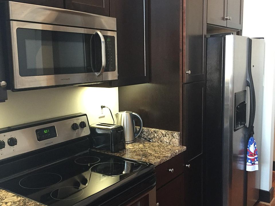 stainless steel appliances / granite