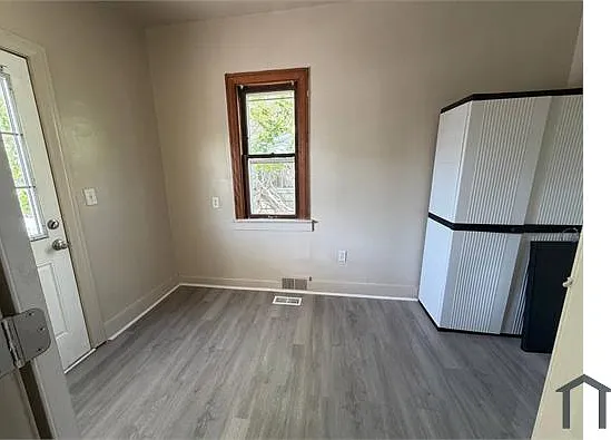 2142 Woodford St — Photo 7
