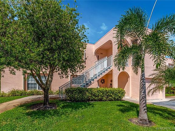 2nd image of 2089 SE Wild Meadow Cir
