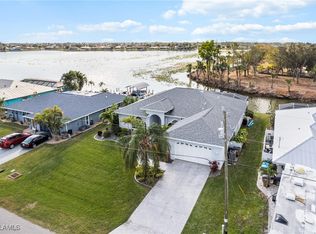 610 SW Santa Barbara Pl, Cape Coral, FL 33991