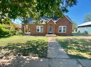 903 W Liveoak St, Coleman, TX 76834