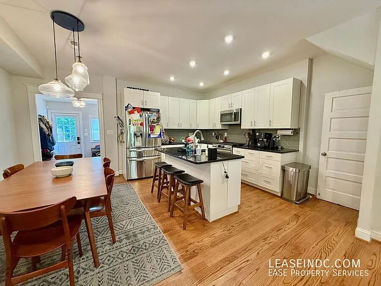 1414 Oak St NW — Photo 6