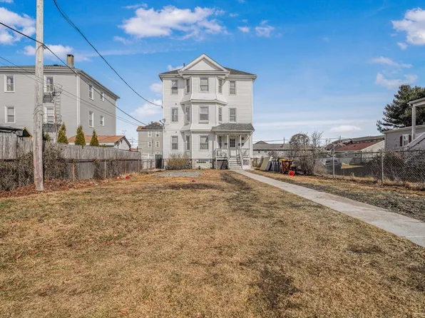 500 Birch St, Fall River, MA 02724