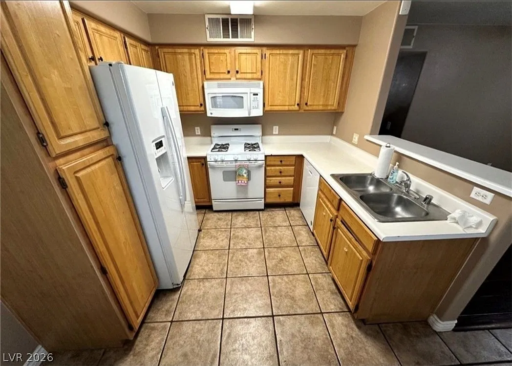 2 bed, 2.0 bath, 1029 sqft, $1,600 — Photo 3