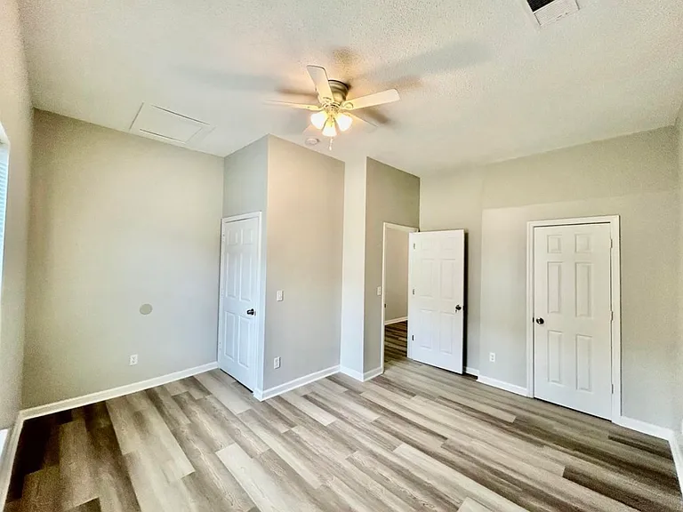 2405 N Chamberlain Ave — Photo 5