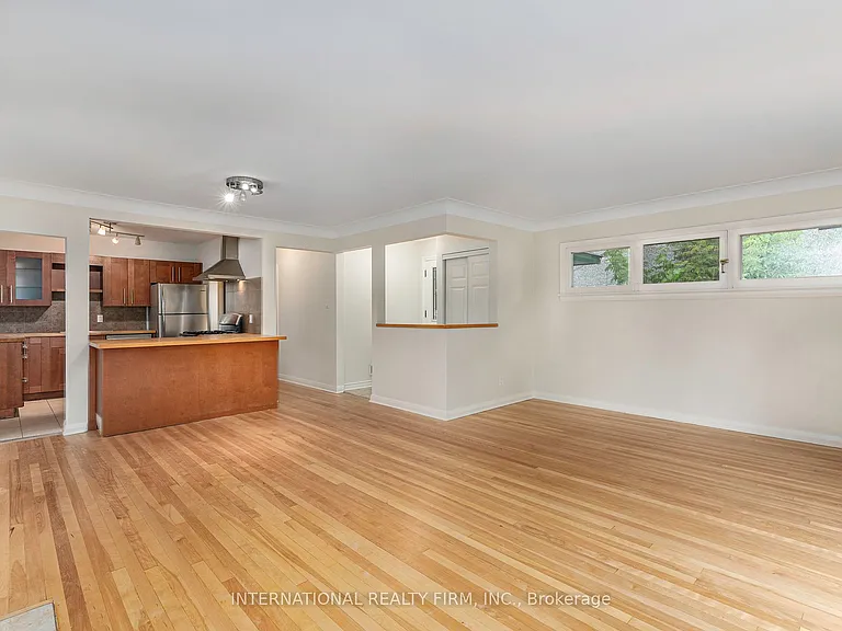 323 Lanark Ave N — Photo 7