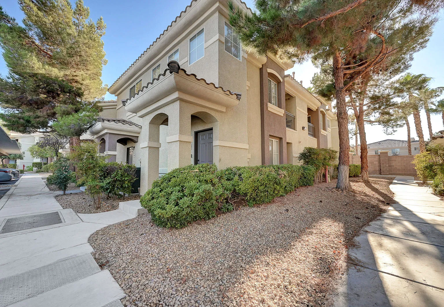 2 bed, 936 sqft, $1,695 — Photo 1