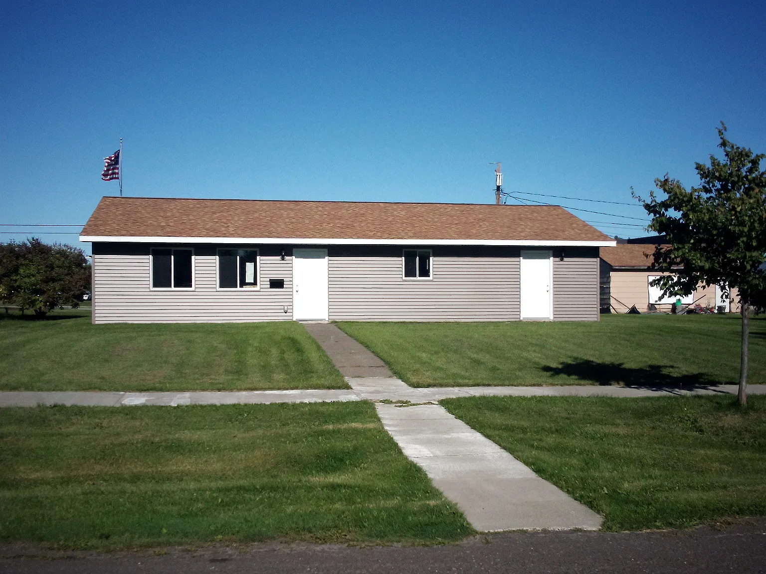 2815 E 3rd St — Photo 1