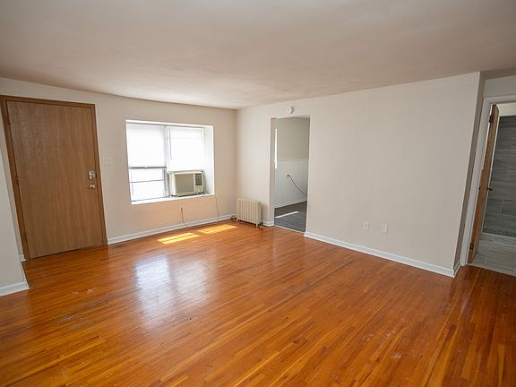 3rd image of 210 E Dunklin St #B2