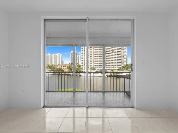 3030 Marcos Dr APT T412, Aventura, FL 33160