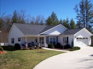 32 Coventry Cir E, Franklin, NC 28734