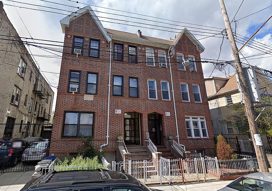 2nd image of 448 E 48th St