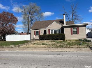 107 E Webster St, Benton, IL 62812