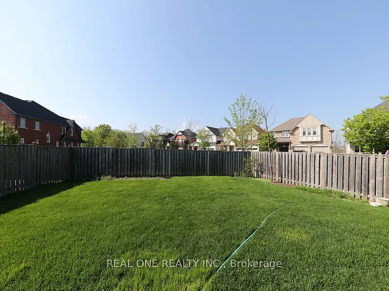 29 Duckfield Cres — Photo 5