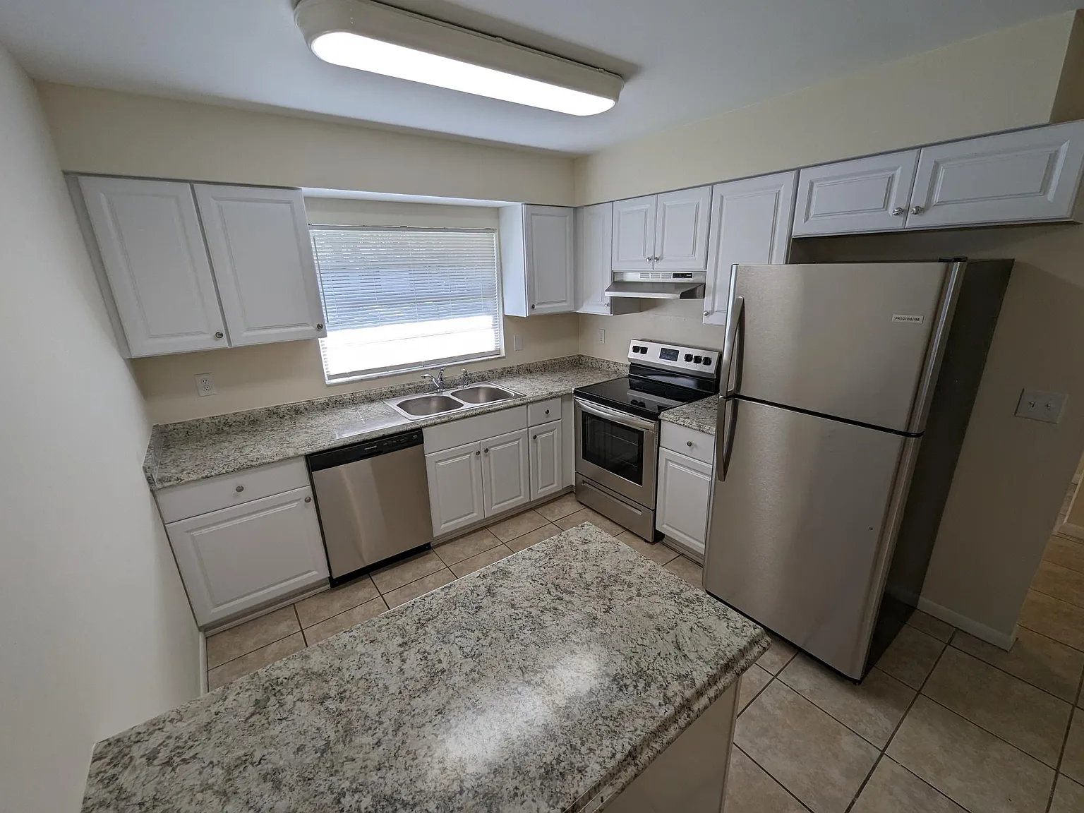 2 bed, 1100 sqft, $1,450 — Photo 1