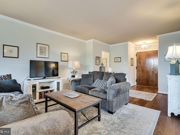 5th image of 400 Madison St APT 207