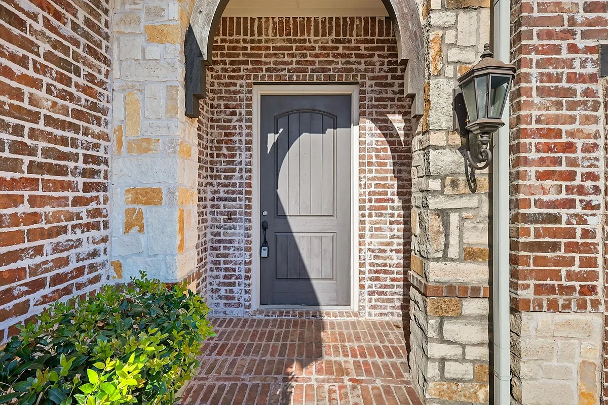 Building Photo - 7395 Gem Dr