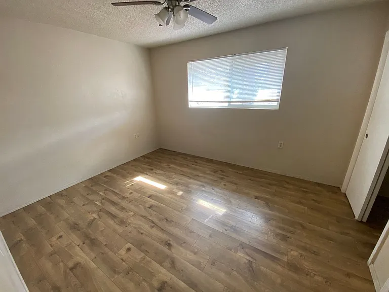 919-923 Alvarado Dr SE — Photo 15
