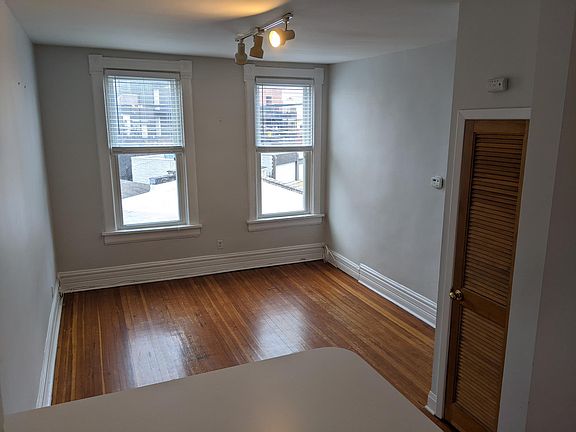 4th image of 3042 N Leavitt St Rear 2