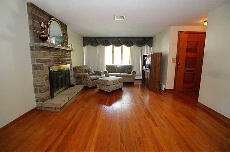 2nd image of 8 Teakwood Dr
