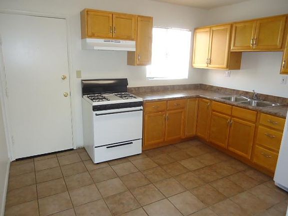 4th image of 619 1/2 A Ave