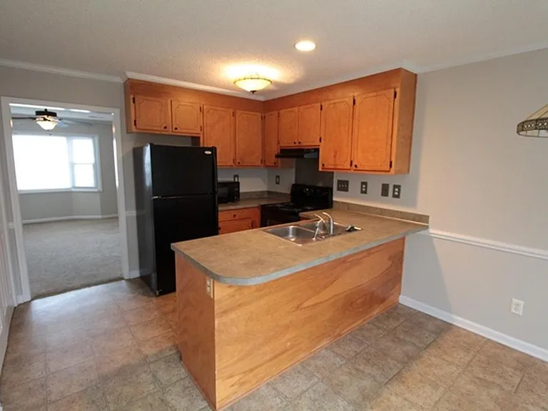 2345 Vineyard Dr #E-4 — Photo 5