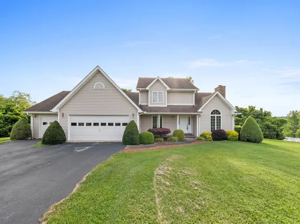 598 Lakewood Dr, Grayson, KY 41143