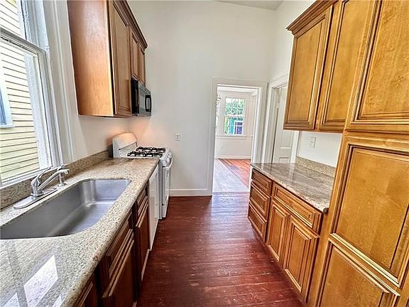 5th image of 227 Broadway St #1/2