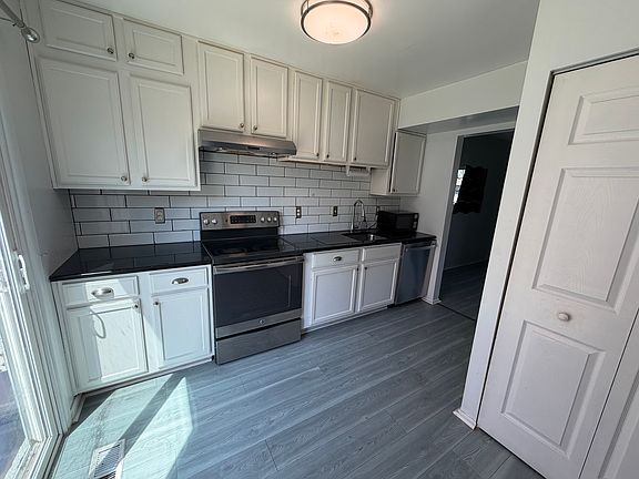 3rd image of 12651 Castile Ct