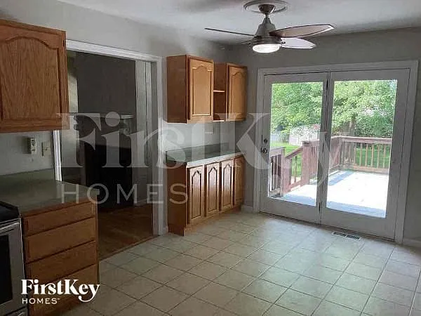 1351 Virginia Dr — Photo 6