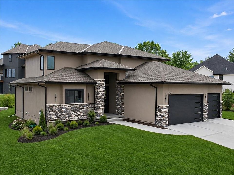 1st image of 2531 NE Woodland Oak Cir