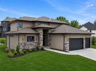 2531 NE Woodland Oak Cir, Lees Summit, MO 64086