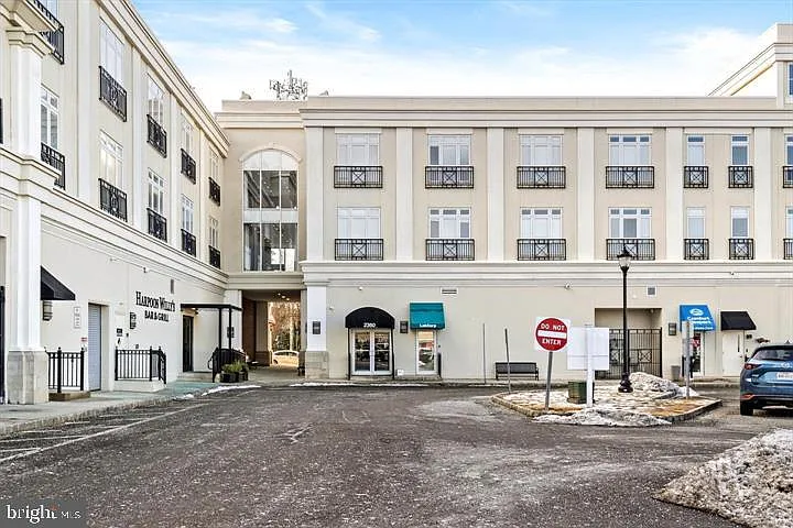 1 bed, 961 sqft, $2,400 — Photo 3