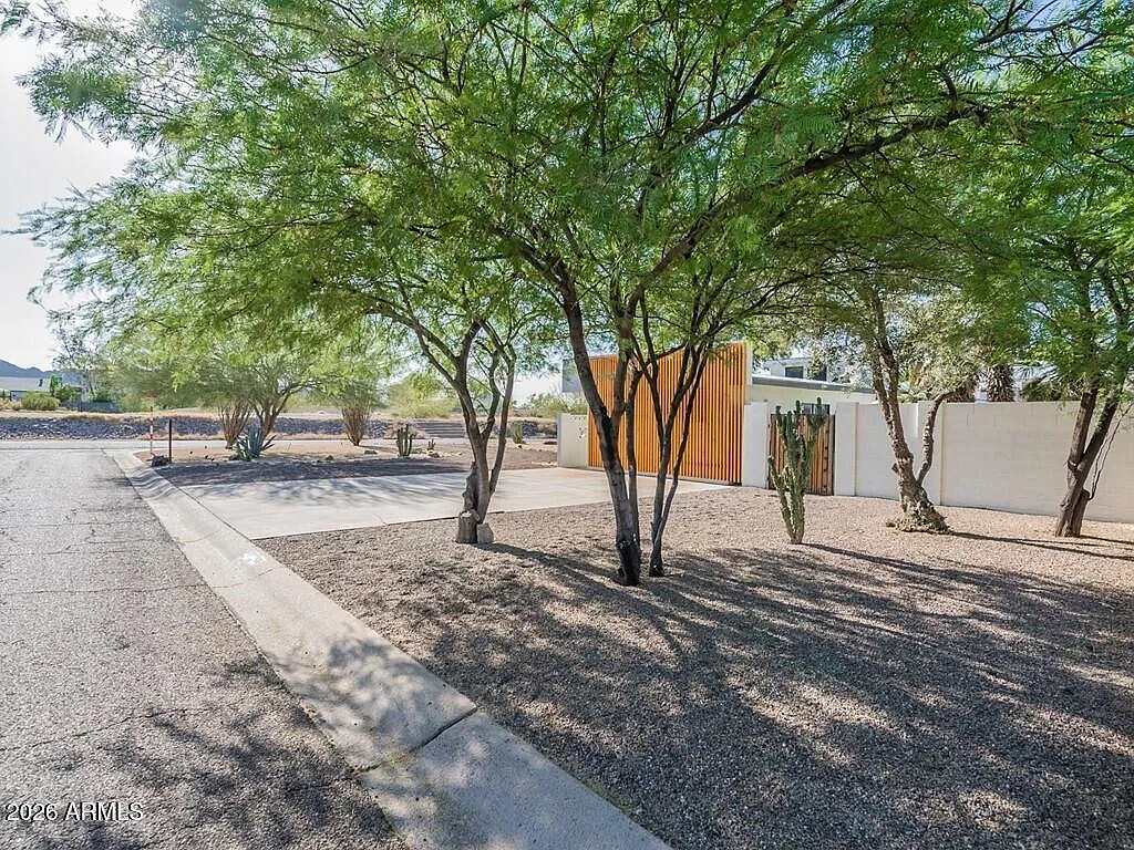3 bed, 2.0 bath, 2633 sqft, $4,300 — Photo 3