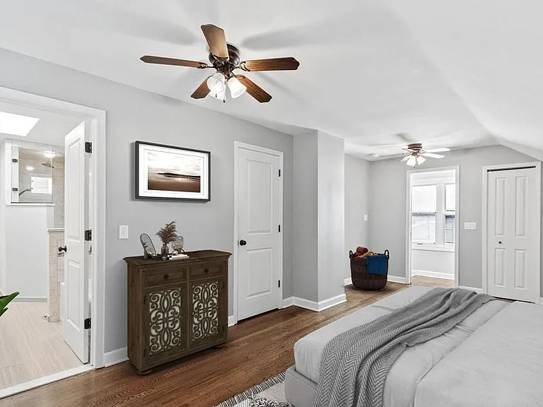 718 N Altadena Ave — Photo 9