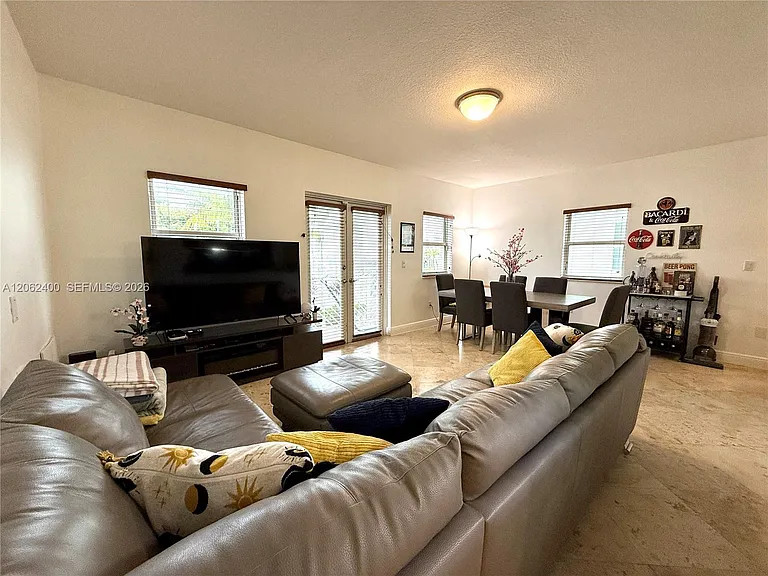 1033 SW 9th Ct #M-2 — Photo 8