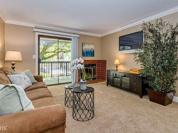 2nd image of 1645 Carmel Dr APT 4