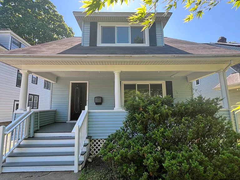44 S Grand Ave — Photo 1