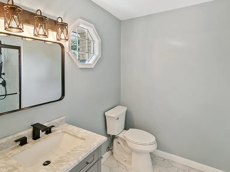 3N425 N Howard Ave — Photo 34