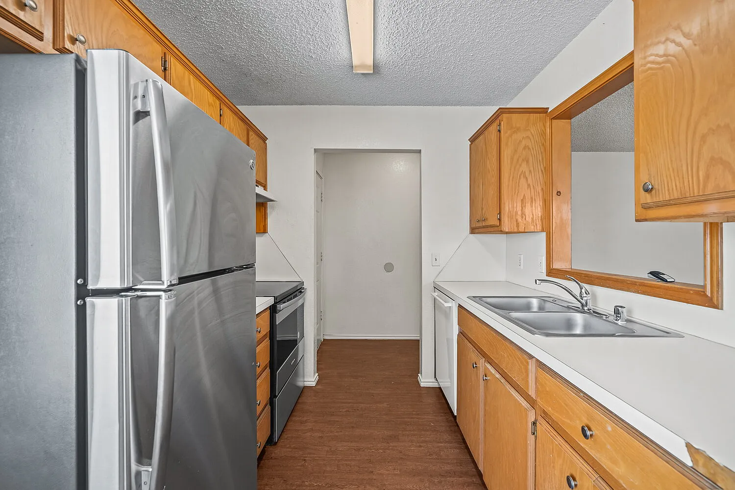 2 bed, 1.0 bath, 926 sqft, $1,100 — Photo 2