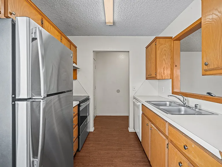 2107 La Salle Ave — Photo 2