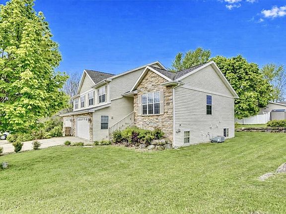 4th image of 1002-1004 Severson Drive