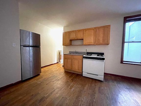 5th image of 902 42nd St #B2