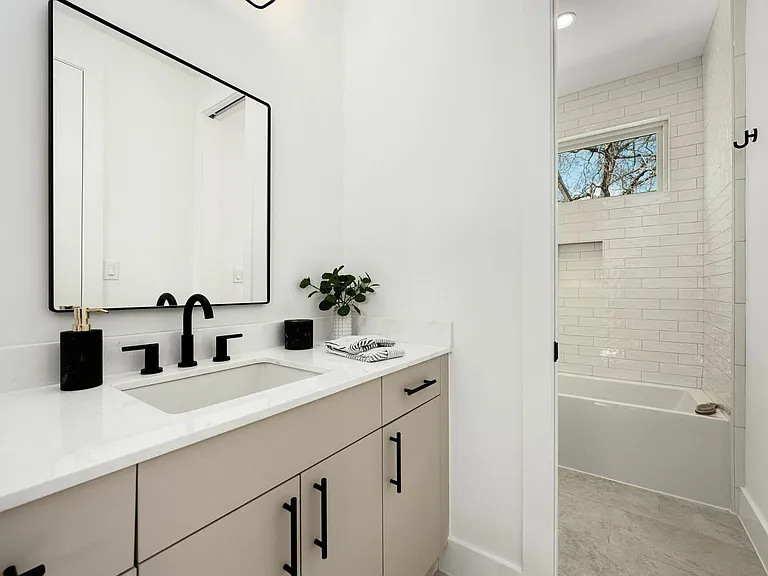 1119 Fairmount Ave — Photo 24