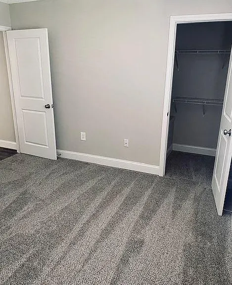 Oakbrook Village Apartments — Photo 13