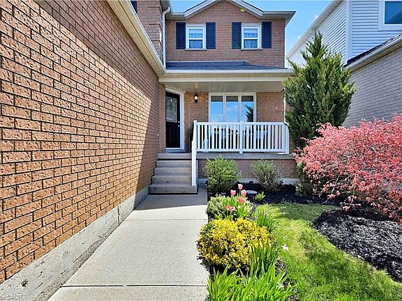 3rd image of 51 Cartier Cres