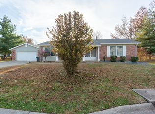 10 Countrywood Dr, Saint Peters, MO 63376